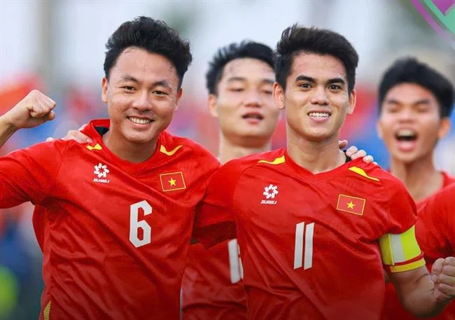 Hình ảnh đội ngũ hỗ trợ khách hàng của 7789bet game sẵn sàng trợ giúp